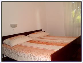 House Batifogo: Apartments and rooms - Island Rab, Banjol, Kvarner bay,  Croatia
